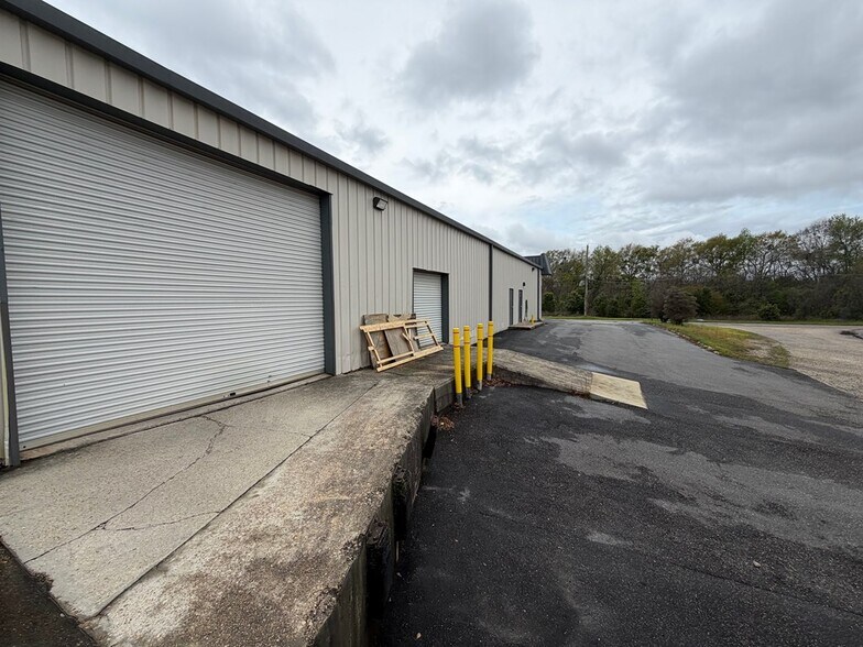 More Photos Of 1950 Wise Dr, Dothan Warehouse For Lease