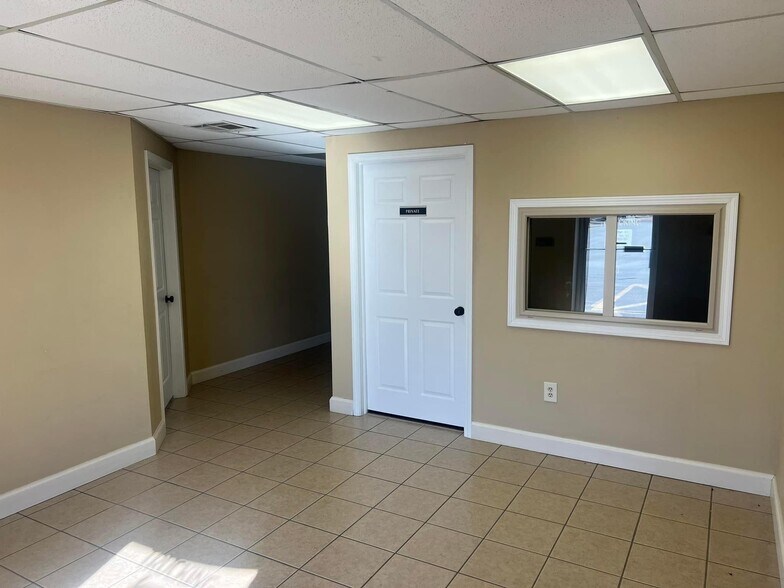 More Photos Of 102 Commerce Dr, Alma Light Distribution For Sale