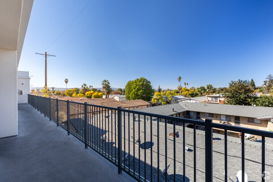 More Photos Of 18528 Chase St, Northridge Apartments For Sale