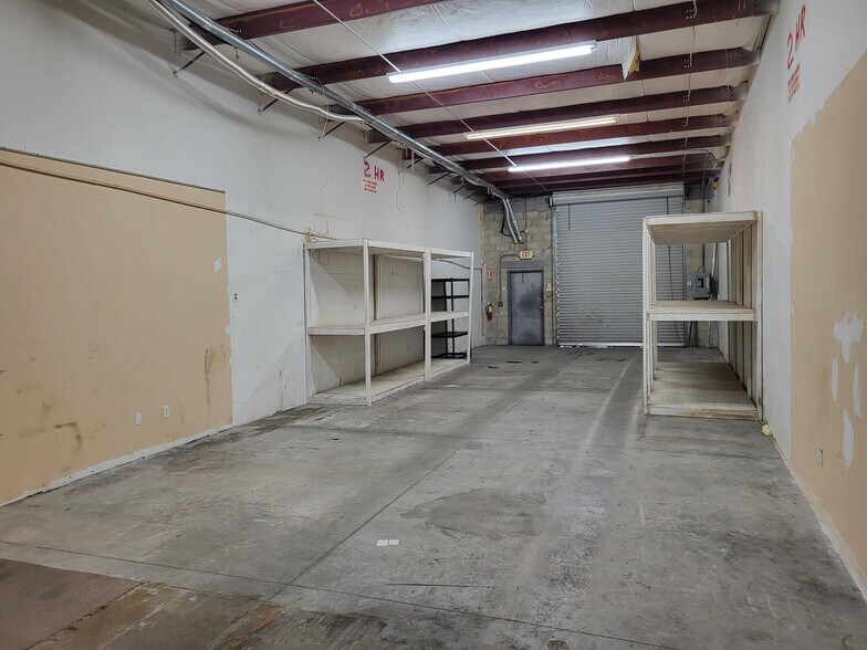 More Photos Of 1076 Business Ln, Naples Showroom For Sale