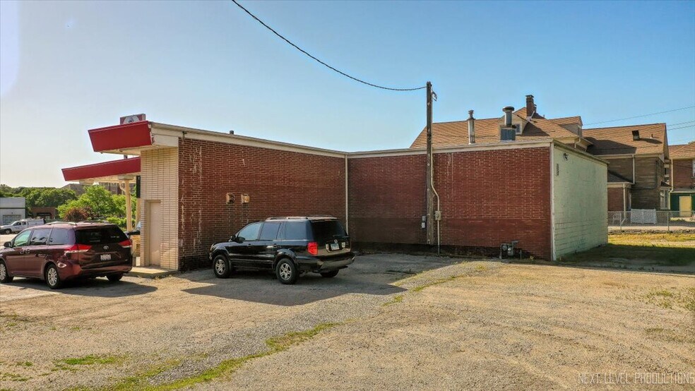 More Photos Of 201 S 2nd St, St Charles Specialty For Sale