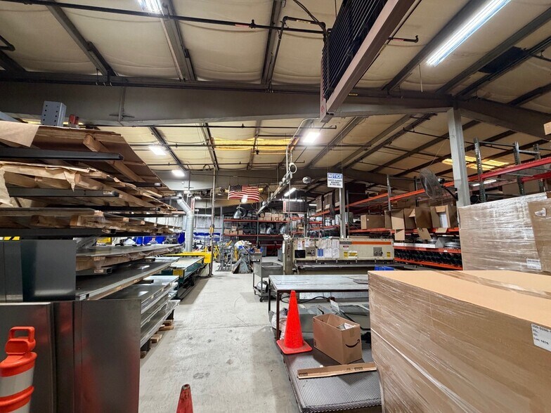 More Photos Of 5 Lunar Dr, Woodbridge Warehouse For Lease
