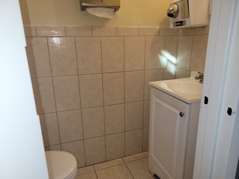 More Photos Of 160 Commack Rd, Commack Medical For Lease