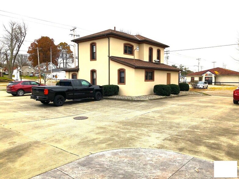 More Photos Of 2046 S Main St, Akron Office For Lease