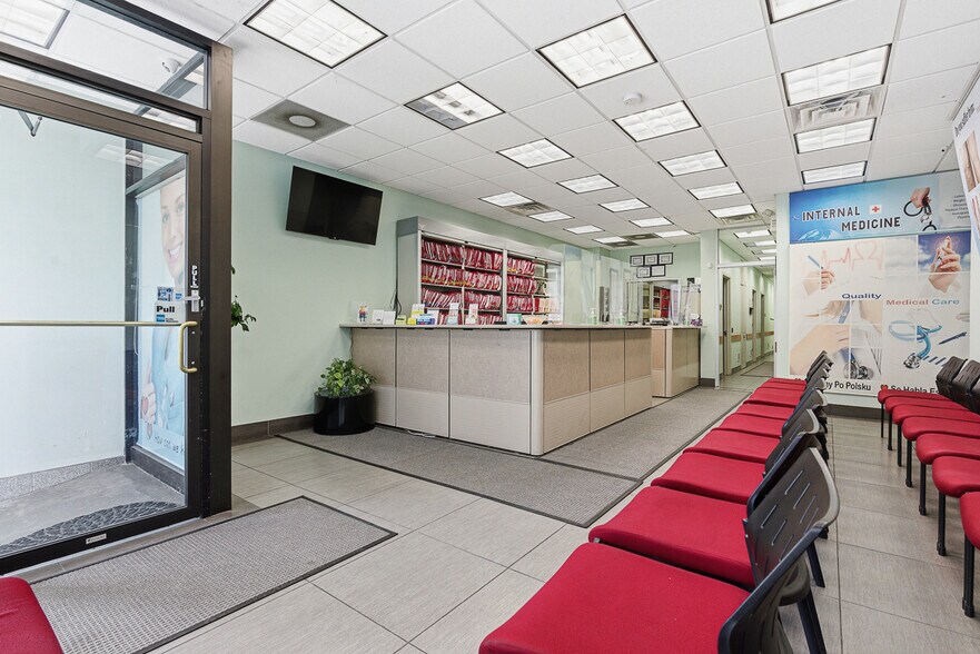 More Photos Of 5544 W Belmont Ave, Chicago Medical For Sale