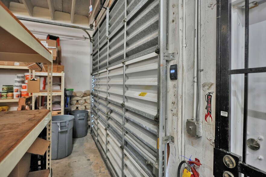 More Photos Of 8111-8119 NW 33rd St, Miami Warehouse For Sale