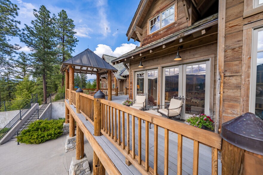 More Photos Of 135 Squire Ln S, Trout Creek Hospitality For Sale