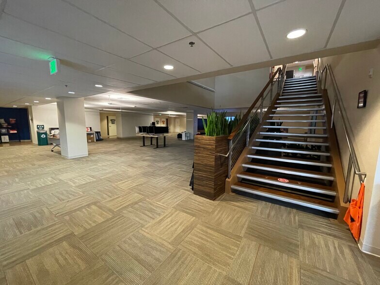 More Photos Of 9390 Gateway Dr, Reno Unknown For Lease