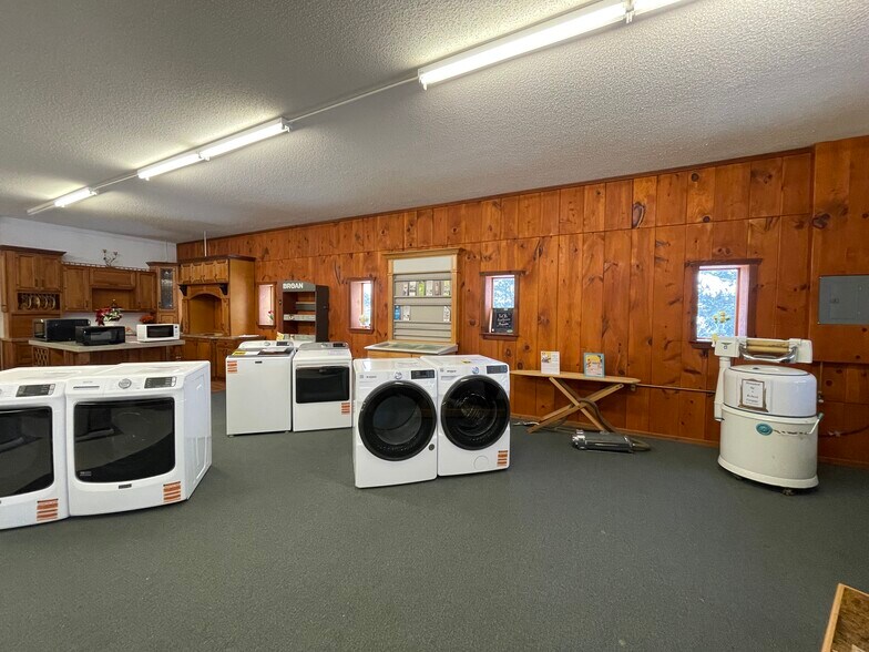 More Photos Of 16288 W Stress Rd, Hayward Showroom For Sale