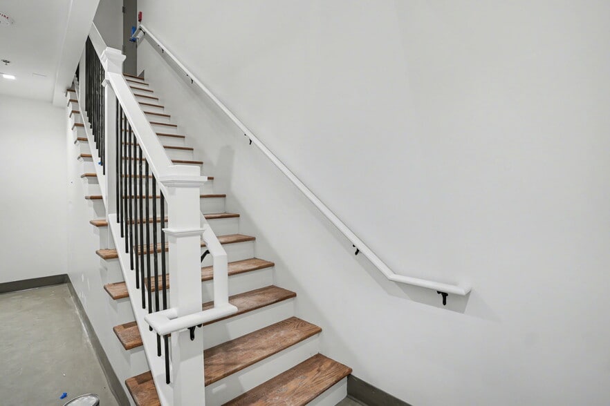 More Photos Of 2517 Bull St, Savannah Warehouse For Lease