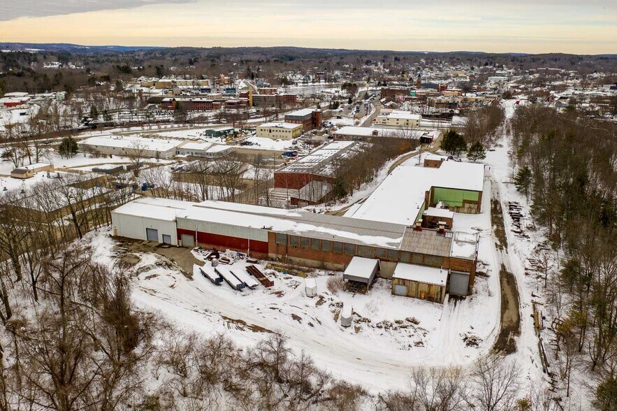 More Photos Of 30 Harris St, Putnam Warehouse For Lease