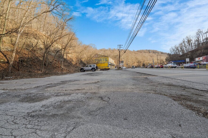 More Photos Of 953 Hayden Blvd, Elizabeth Freestanding For Sale