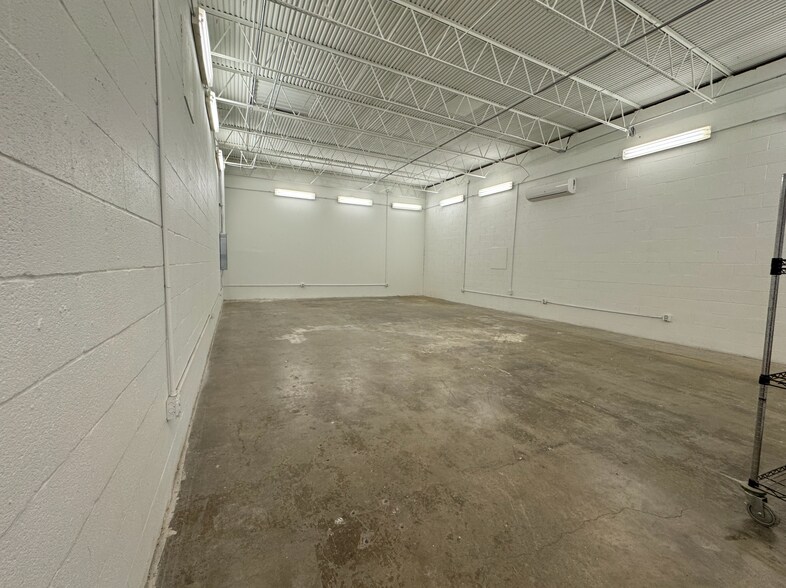 More Photos Of 1120 Curran St NW, Atlanta Showroom For Lease