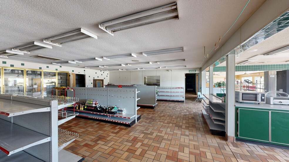 More Photos Of 5 Lane St, Yemassee Storefront For Sale