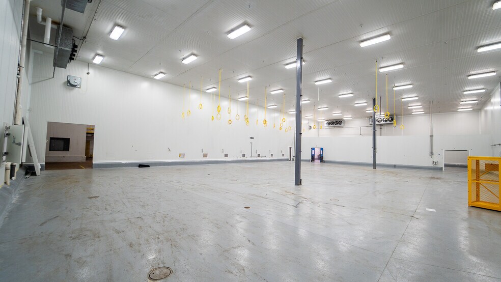 More Photos Of 302 Airport Dr, Montezuma Refrigeration Cold Storage For Lease