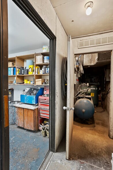 More Photos Of 265 N Washington Blvd, Ogden Auto Repair For Sale