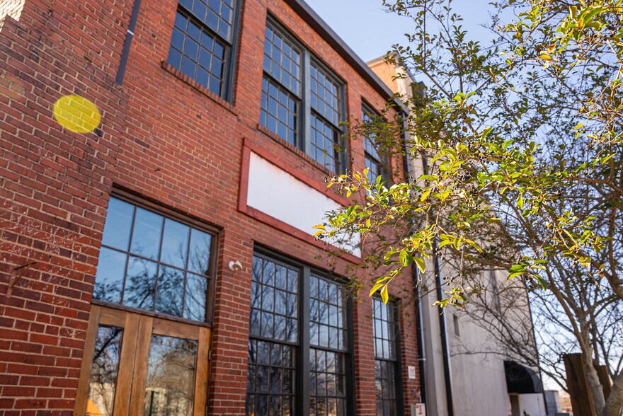 More Photos Of 146 Maxwell Ave, Greenwood Restaurant For Lease