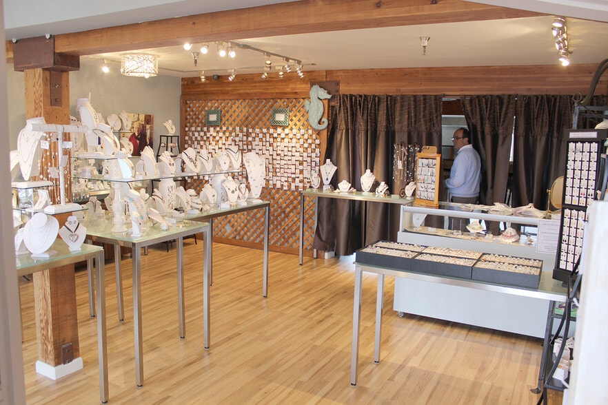 More Photos Of 95 Fishermans Wharf, Monterey Storefront For Sale