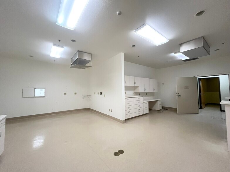 More Photos Of 1130 Conroy Ln, Roseville Medical For Sale