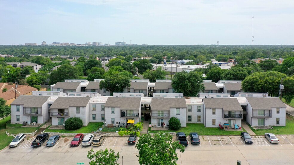 More Photos Of 2000 Kazmeier Plz, Bryan Apartments For Sale