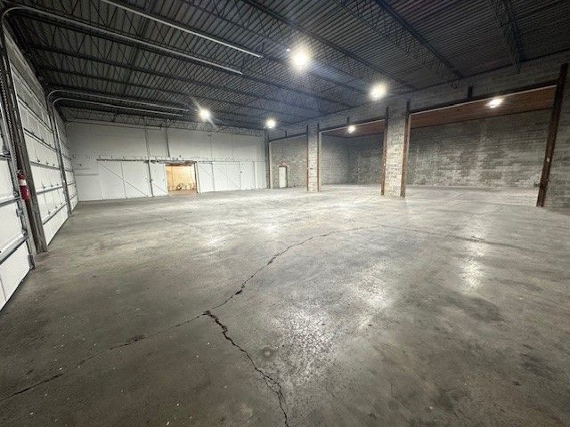 More Photos Of 238 Globe St, Radcliff Distribution For Lease