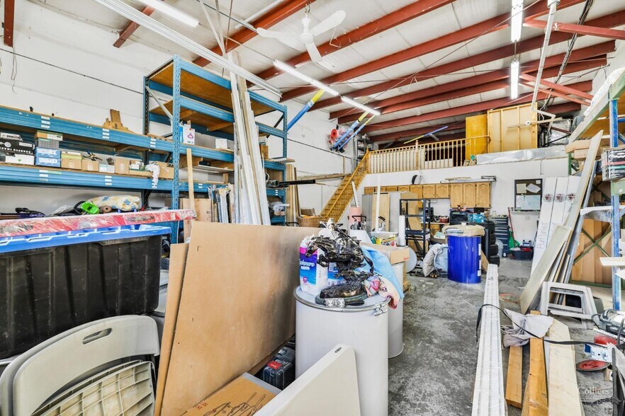 More Photos Of 38 Bigwin Rd, Hamilton Warehouse For Sale