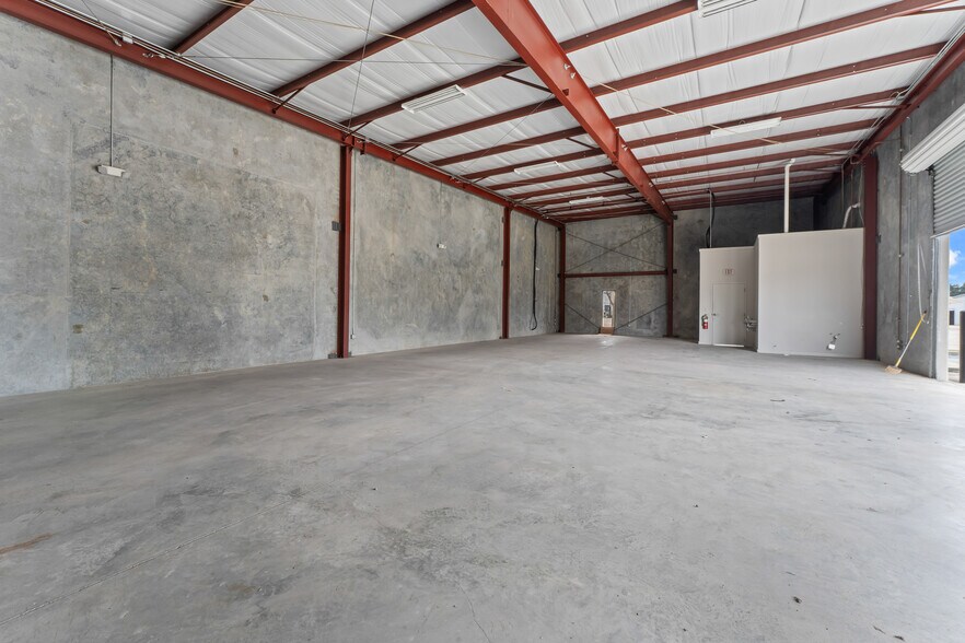 More Photos Of 6768 Complex Dr, Baton Rouge Industrial For Lease
