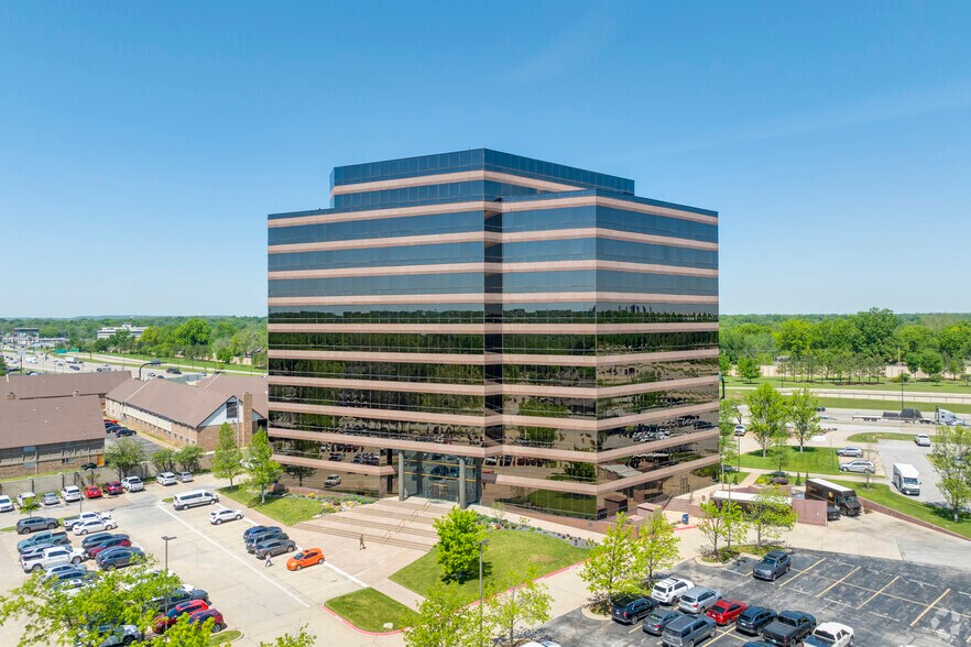 More Photos Of 4200 E Skelly Dr, Tulsa Office For Lease