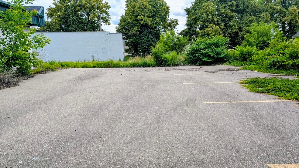 More Photos Of 2610 Davison Rd, Flint Freestanding For Sale