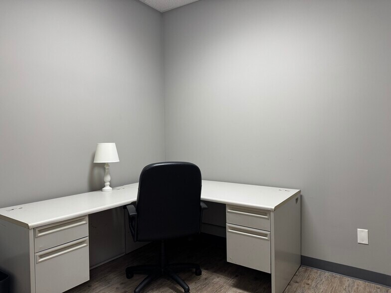 More Photos Of 55951 Gratiot Ave, Chesterfield Office For Sale