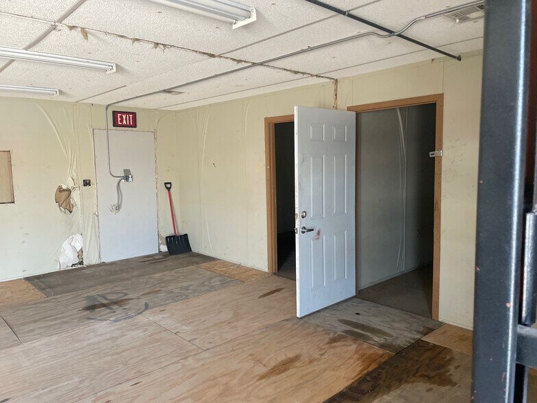 More Photos Of 268 Mill Ave, Hampshire Flex For Lease