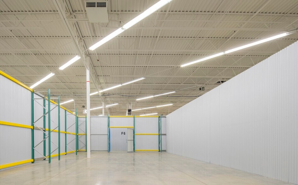 More Photos Of 10949 E Peakview Ave, Englewood Manufacturing For Lease