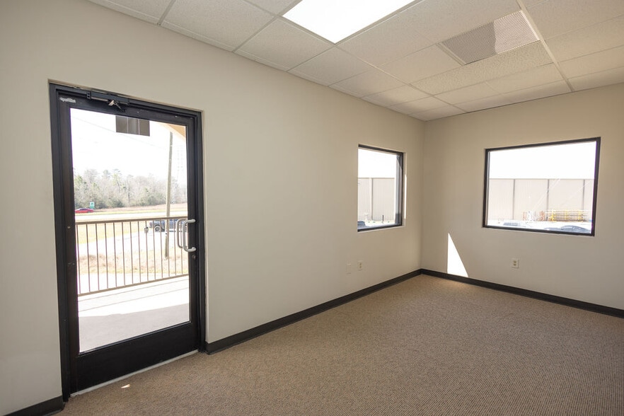 More Photos Of 20550 Townsen Blvd, Humble Loft Creative Space For Sale