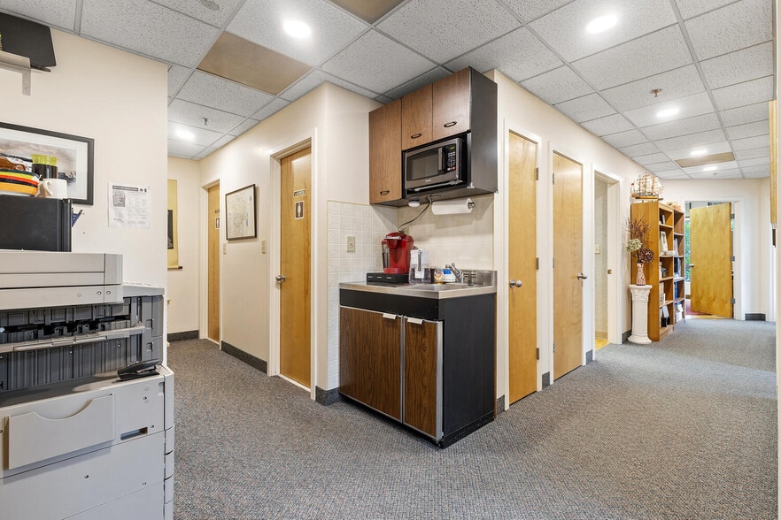 More Photos Of 63 Shore Rd, Winchester Medical For Sale