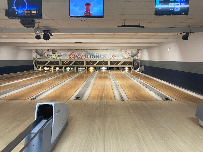 More Photos Of 210 4th St, Burlington Sports And Entertainment For Sale