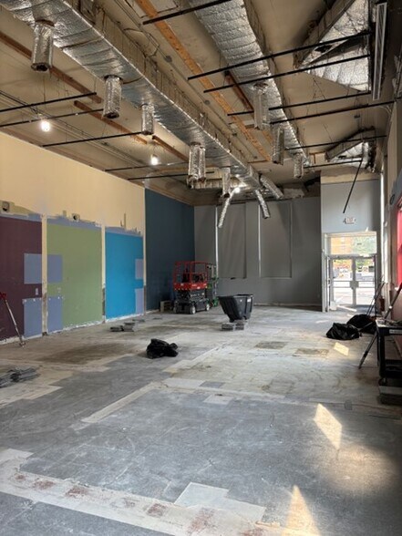 More Photos Of 544 Broadway, Bayonne General Retail For Lease