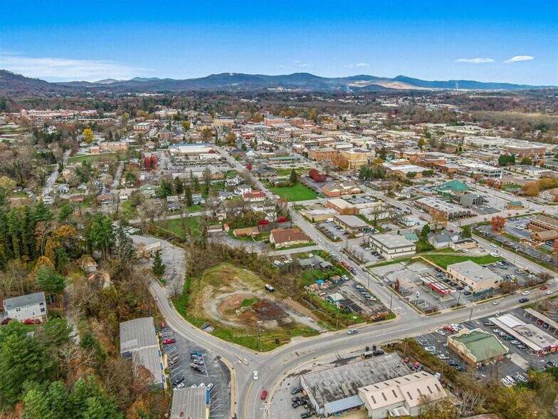 More Photos Of 307-321 S Washington St, Hendersonville Land For Lease