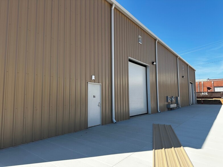 More Photos Of 700 E Fairfield Rd, Greenville Warehouse For Lease