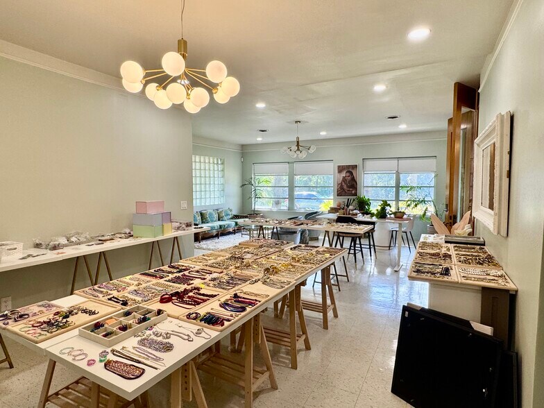 More Photos Of 5400 85th St, Vero Beach Showroom For Sale