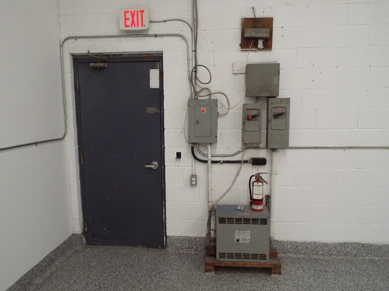 More Photos Of 1333 Boundary Rd, Oshawa Service For Lease