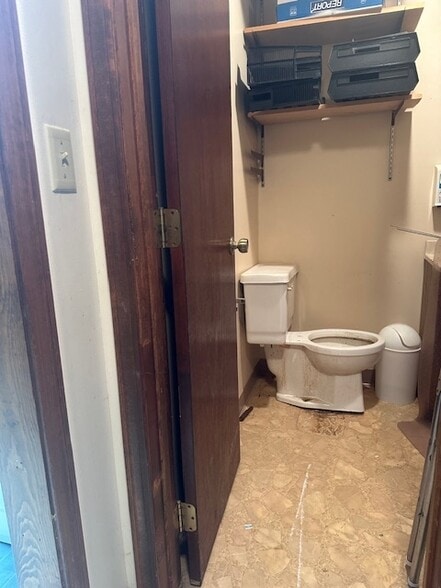 More Photos Of 118 W Locust St, Independence Office For Sale