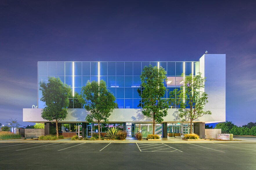 More Photos Of 2190 Towne Centre Pl, Anaheim Office For Sale