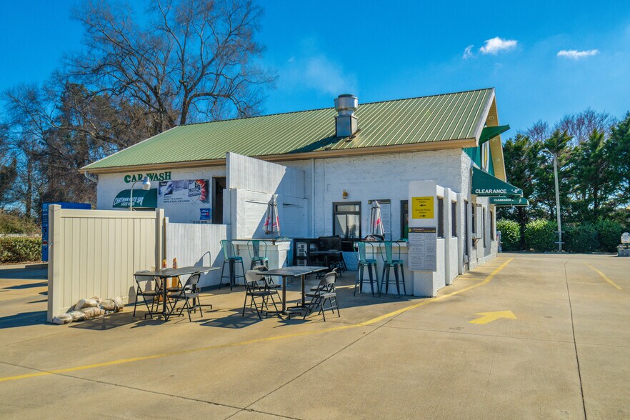More Photos Of 517 West St, Pittsboro Freestanding For Sale