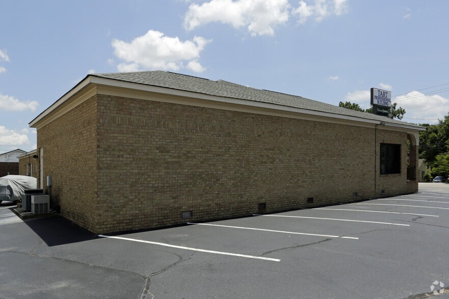 More Photos Of 512-520 Erwin Rd, Dunn General Retail For Lease