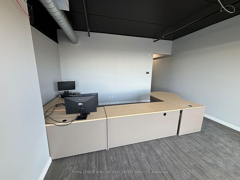 More Photos Of 760 Laurentian Dr, Burlington Showroom For Sale
