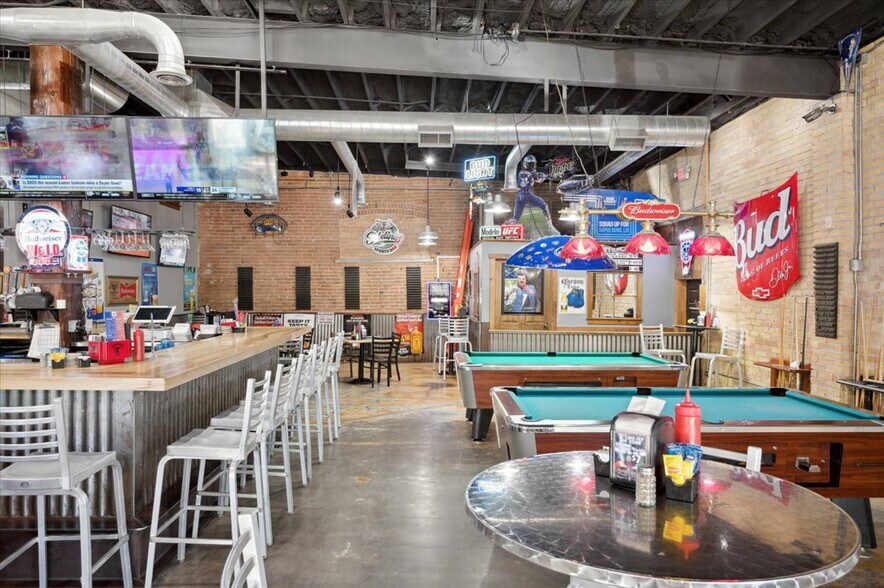 More Photos Of 430 N 1st St, Montrose General Retail For Sale