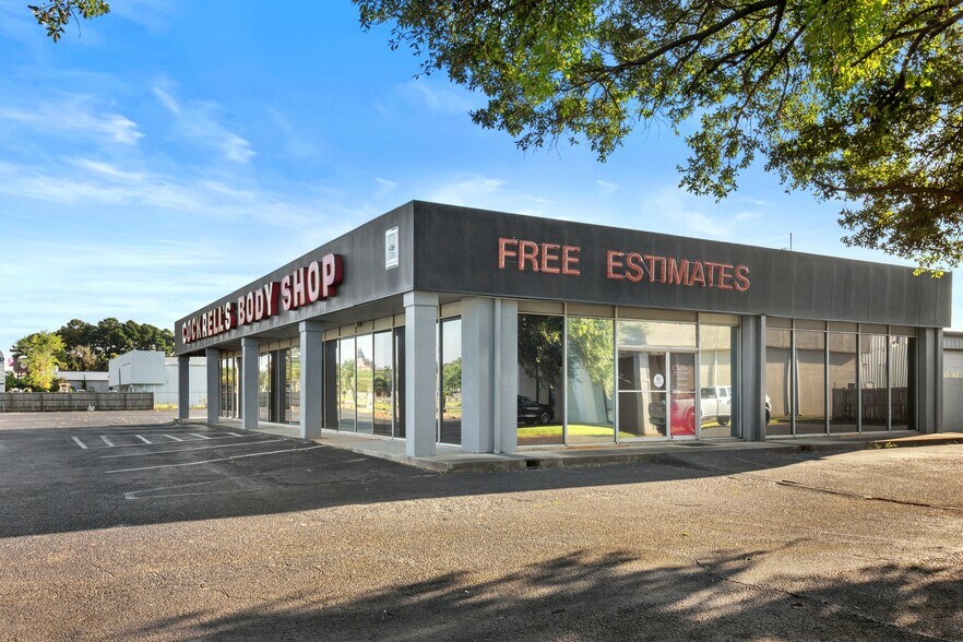 More Photos Of 108 E I65 Service Rd N, Mobile Auto Dealership For Sale