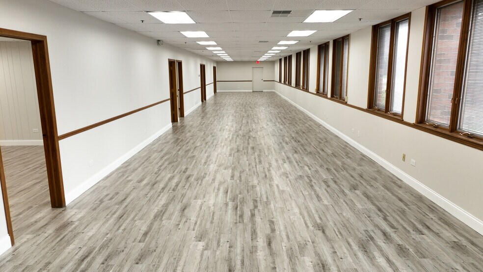 More Photos Of 1550 Arthur Ave, Elk Grove Village Warehouse For Lease