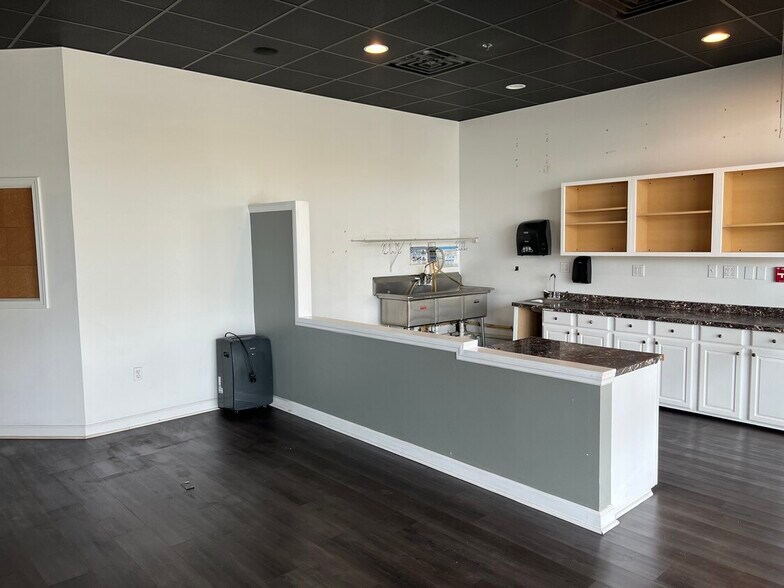 More Photos Of 1122 Thomasville Rd, Tallahassee Freestanding For Lease