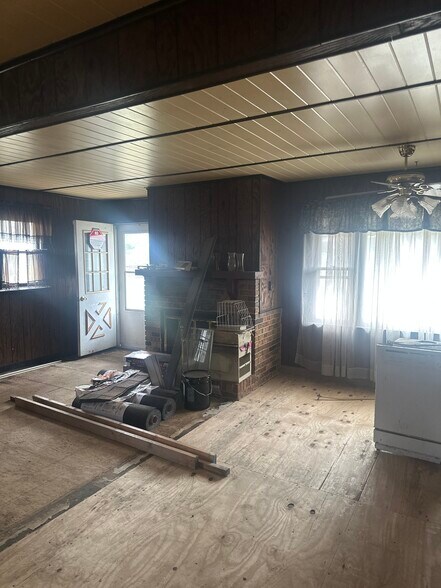 More Photos Of 408 E Main St, Sparta Specialty For Sale